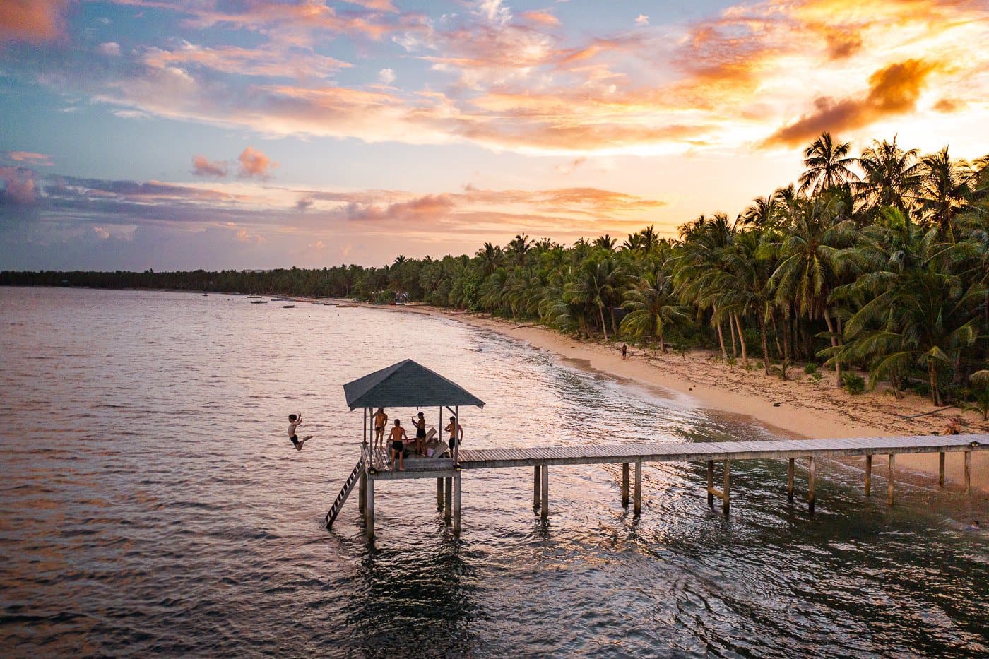 Jackson Groves Sunset at Santa Fe Siargao - https://www.journeyera.com/sunset-spots-siargao-island/